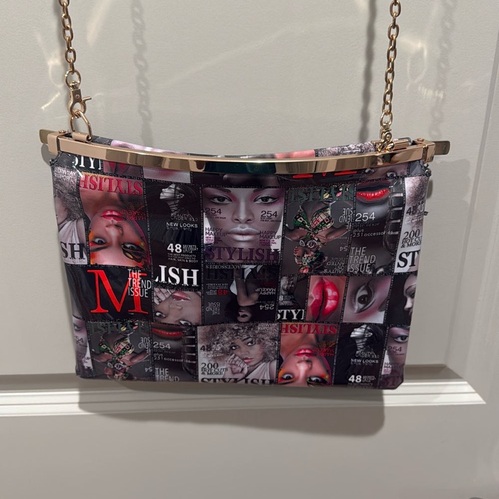 Clutch/crossbody purse with unique magazine design